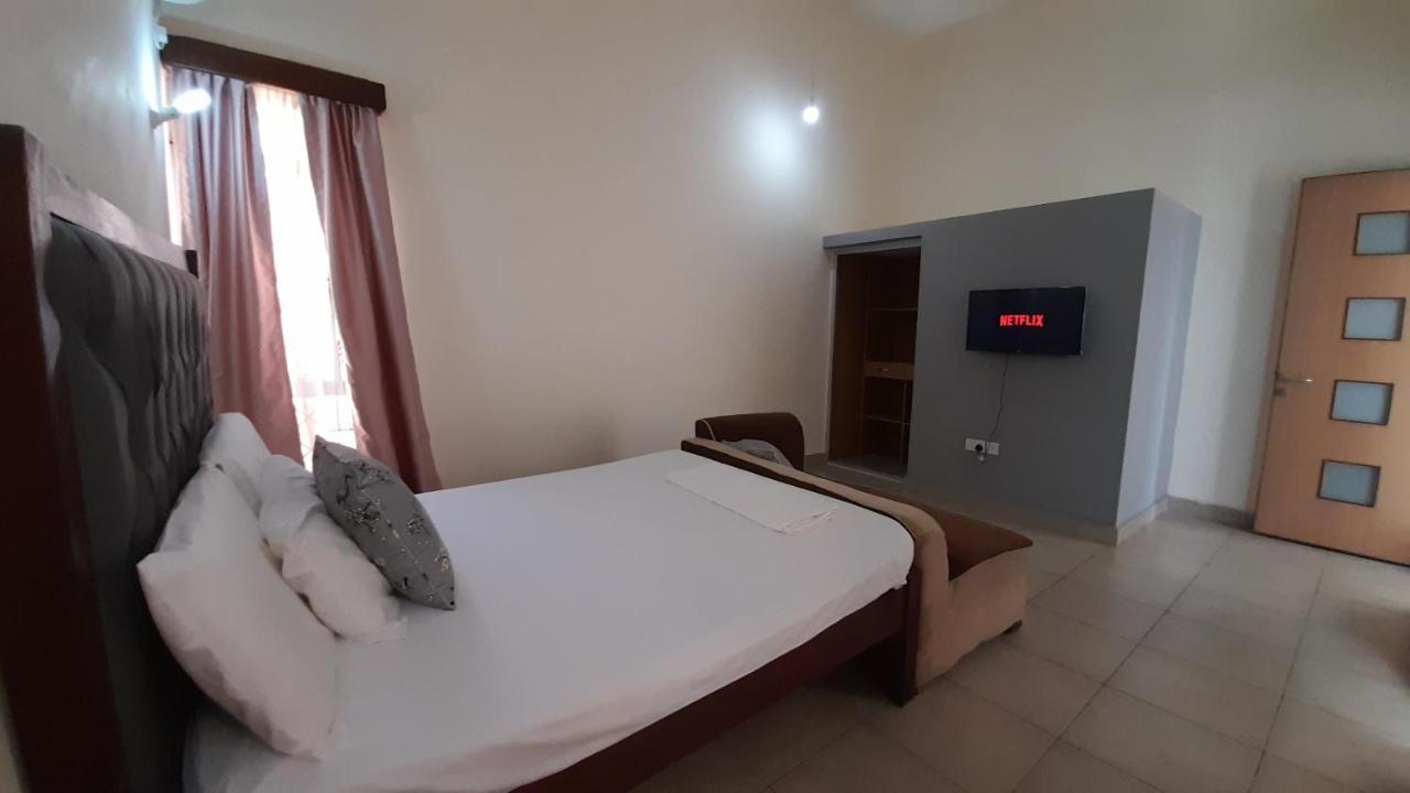 Ary Homestay Nyali- A Walk Away From City Mall Mombasa Esterno foto