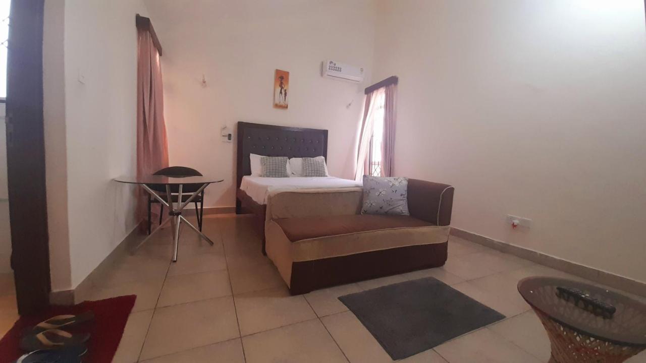 Ary Homestay Nyali- A Walk Away From City Mall Mombasa Esterno foto