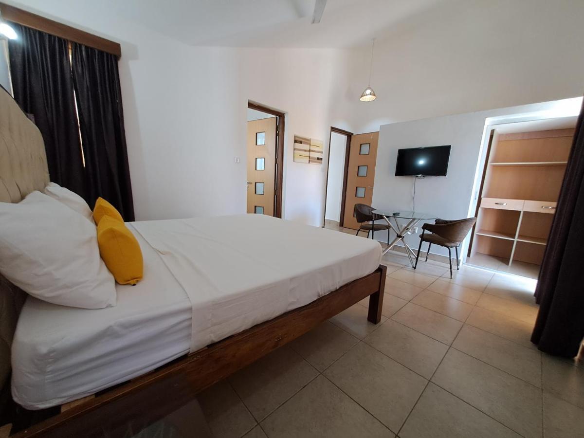 Ary Homestay Nyali- A Walk Away From City Mall Mombasa Esterno foto