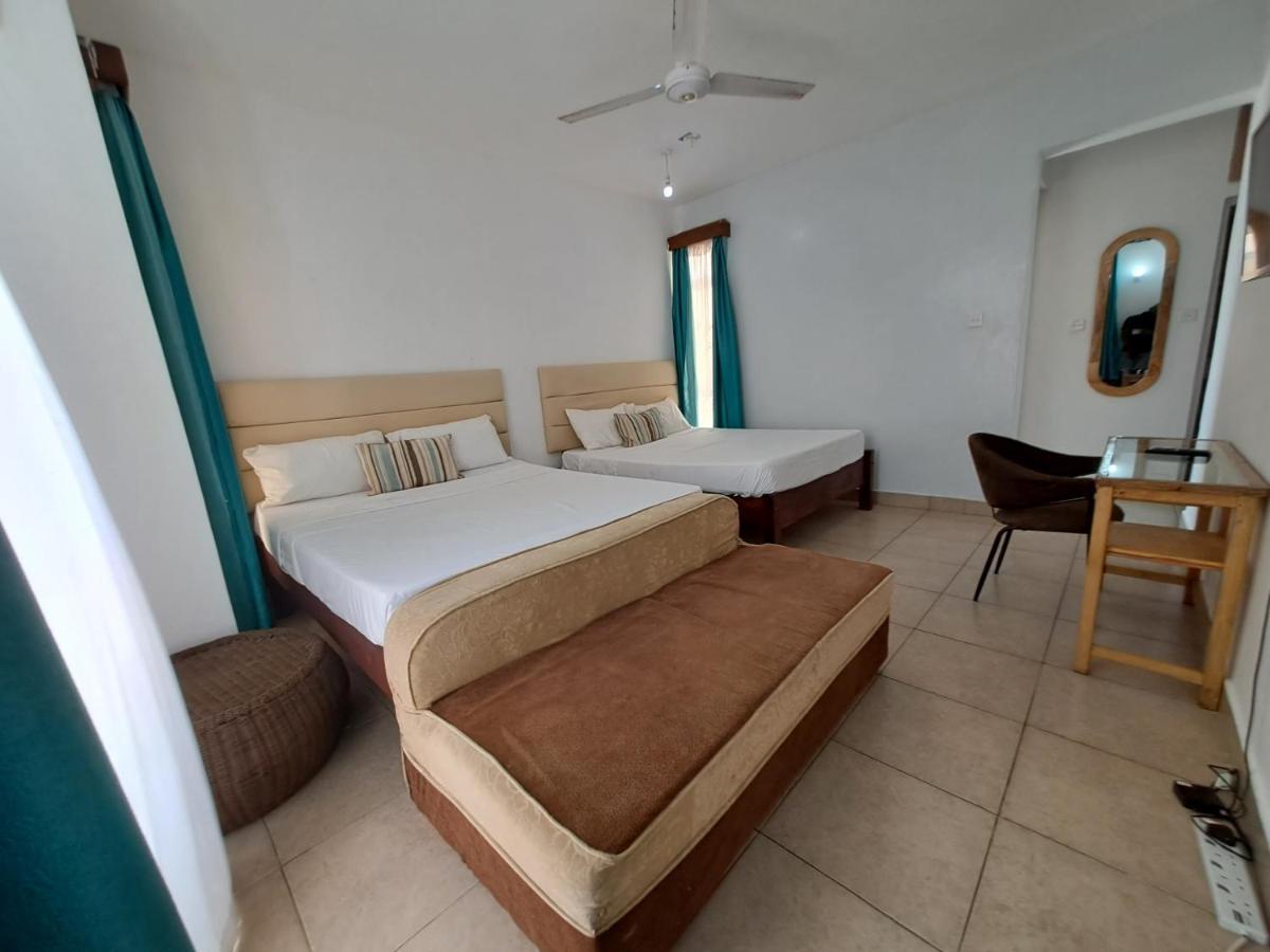 Ary Homestay Nyali- A Walk Away From City Mall Mombasa Esterno foto