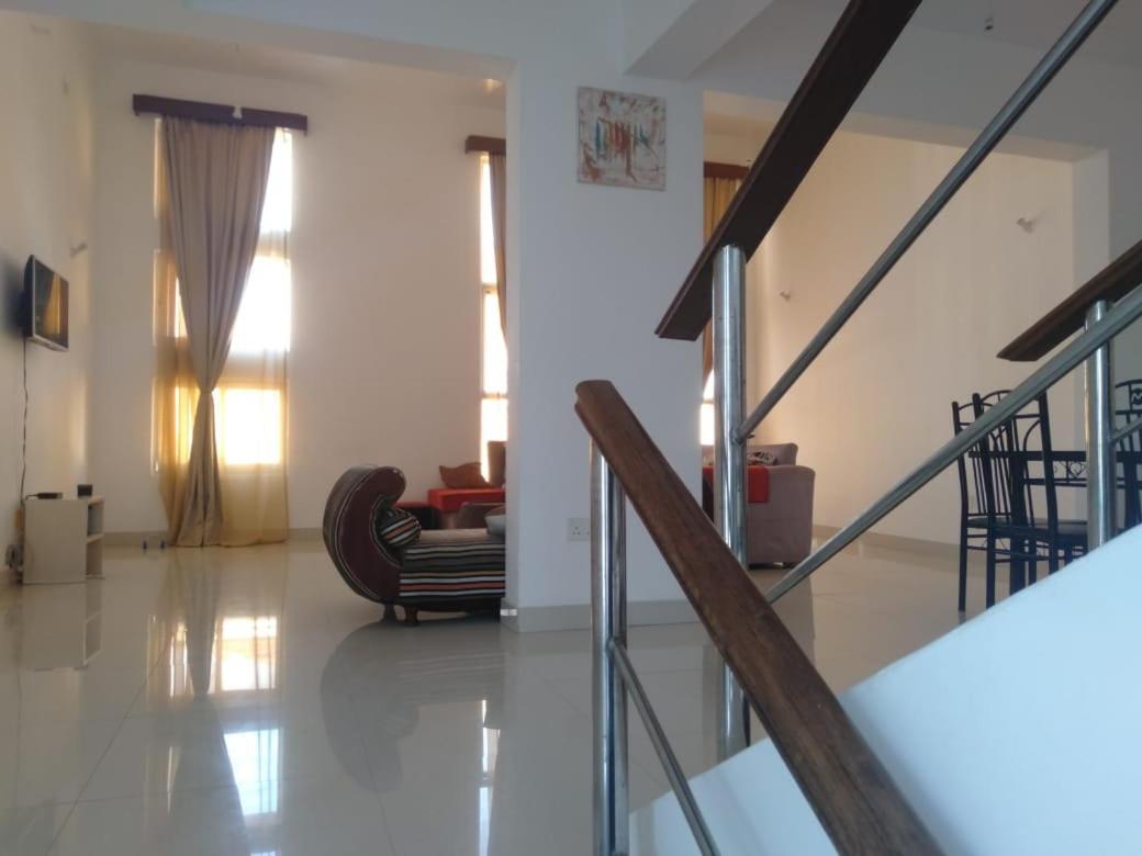 Ary Homestay Nyali- A Walk Away From City Mall Mombasa Esterno foto