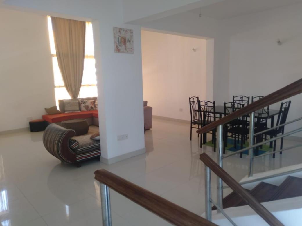 Ary Homestay Nyali- A Walk Away From City Mall Mombasa Esterno foto